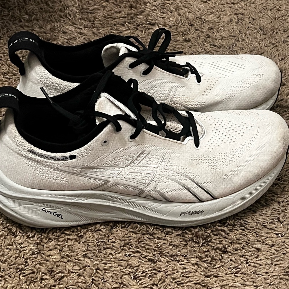 ASICS Men's White and Black Nimbus 26 Running Shoes